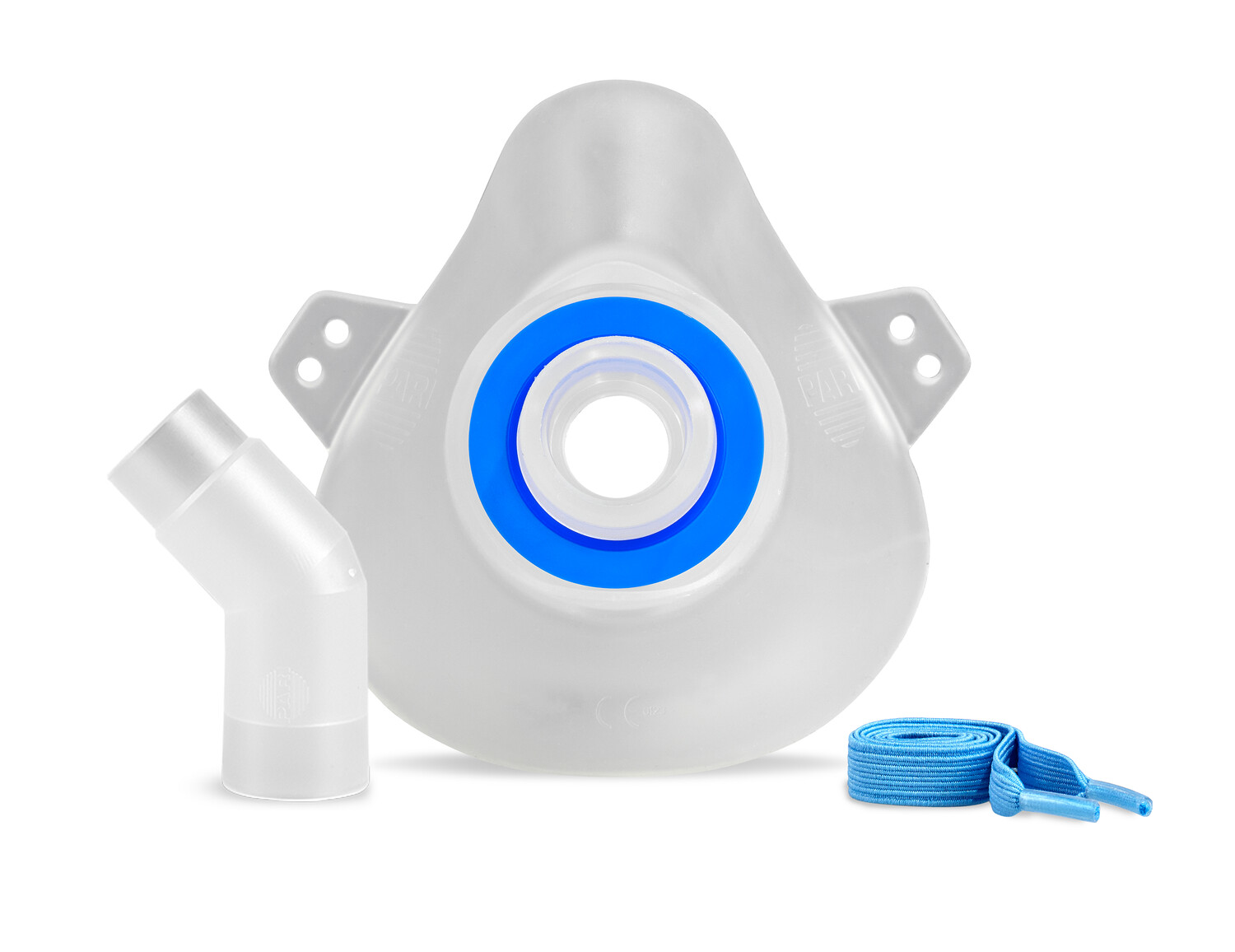 Genomskinlig medicinsk ansiktsmask med blå ring, en plastvinklad koppling och ett blått spiralsnöre på vit bakgrund.