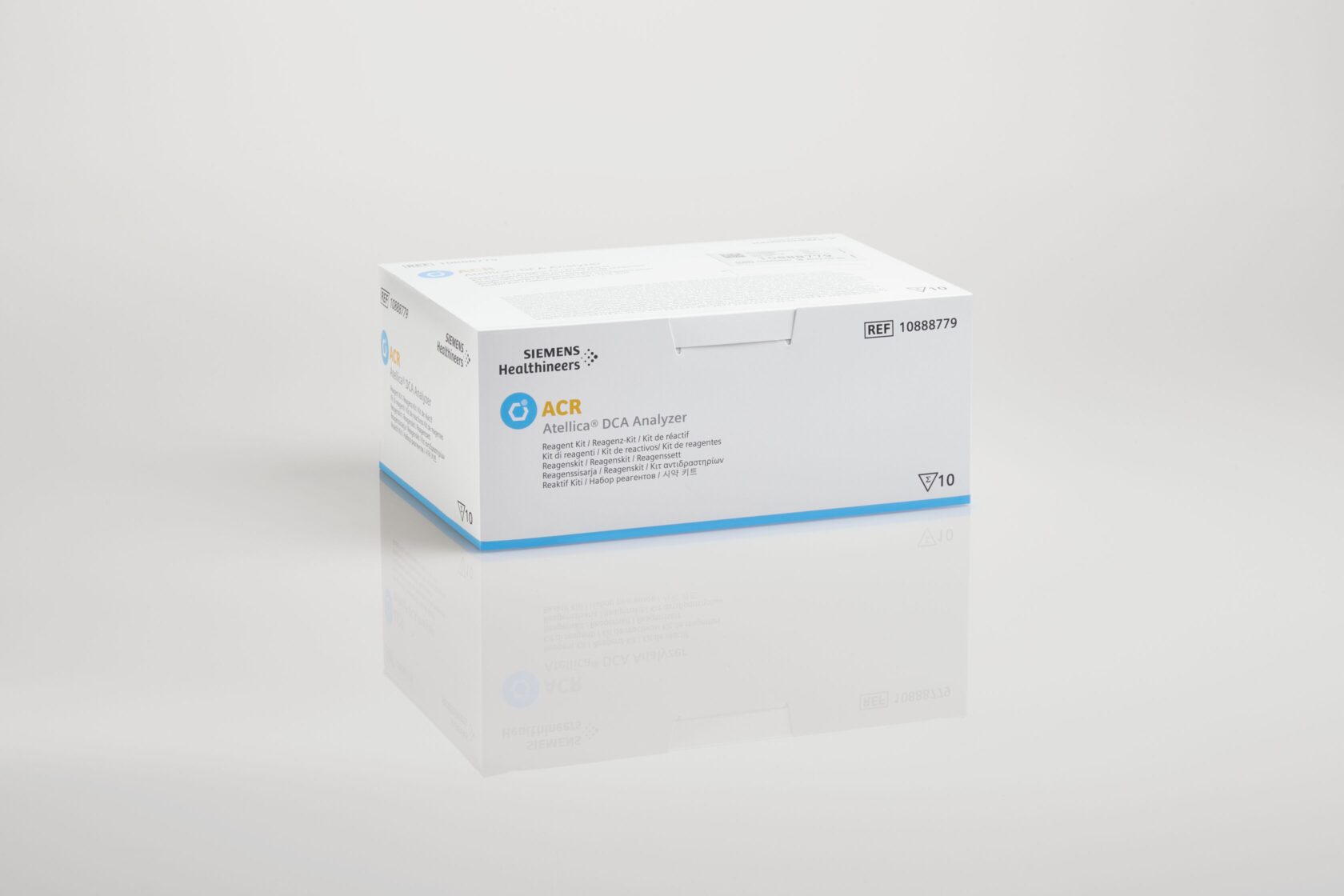 Vit Siemens Healthineers Atellica DCA Analyzer ACR reagenssatslåda på vit bakgrund.
