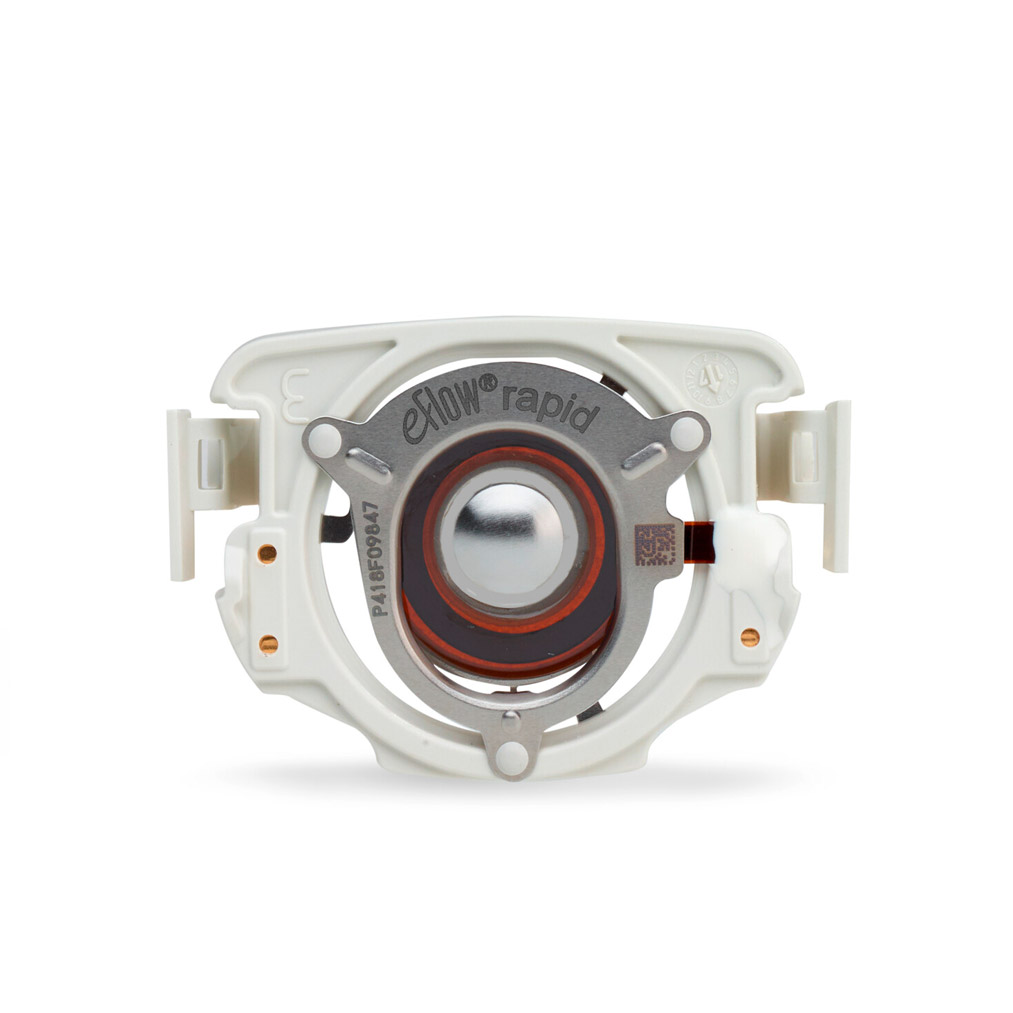 En vit och silver eFlow rapid nebulisator-del med en cirkulär metallkärna och orange ring.