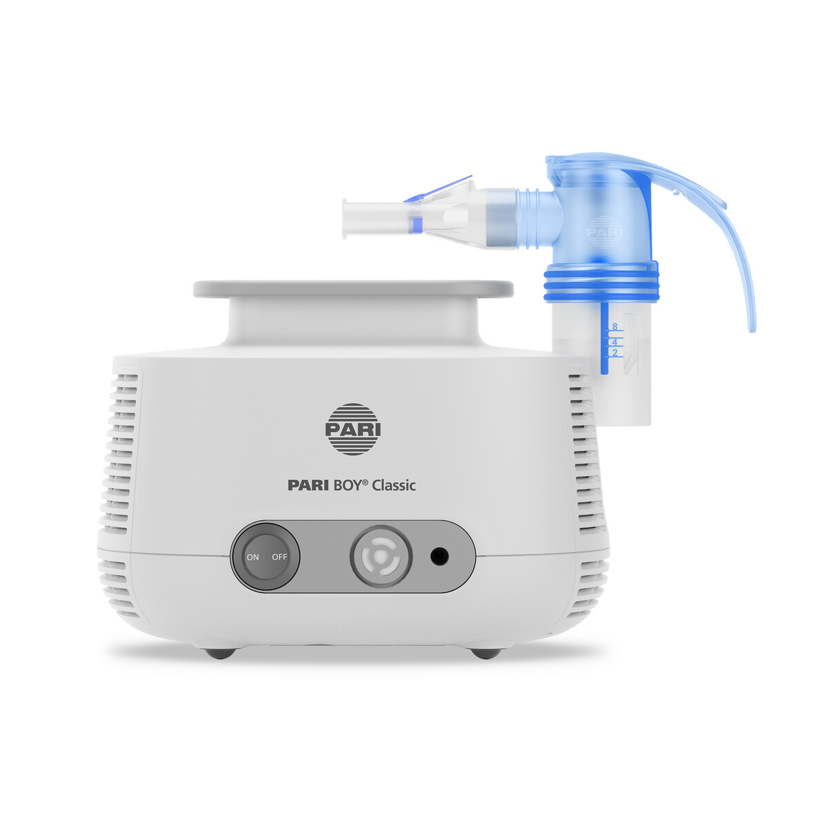 Vit PARI BOY Classic nebulisator med fastsatt blått och vitt munstycke på vit bakgrund.