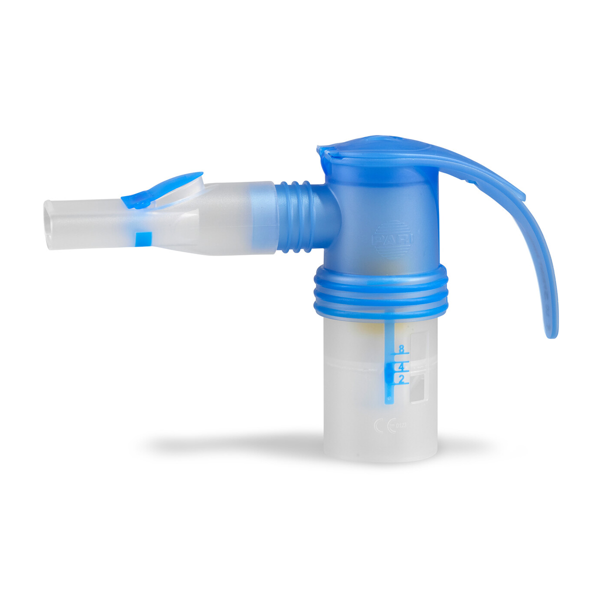 Ett blått och vitt plastmunstycke för nebulisator för medicinsk inhalationsterapi, visas på vit bakgrund.